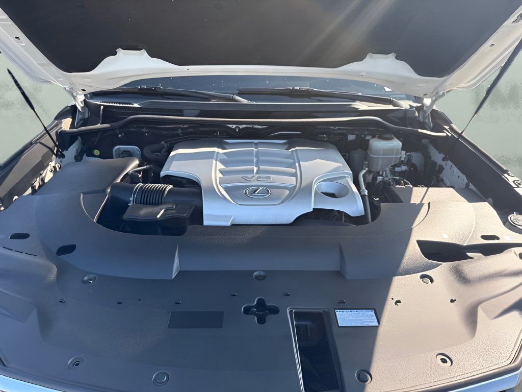 Used 2017 Lexus LX 570 4WD w/ Luxury Package image 29