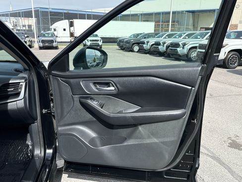 Used 2024 Nissan Rogue SV AWD/4WD image 19