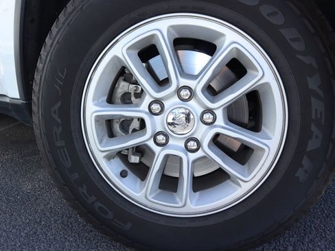 Used 2020 Jeep Grand Cherokee Laredo RWD image 14