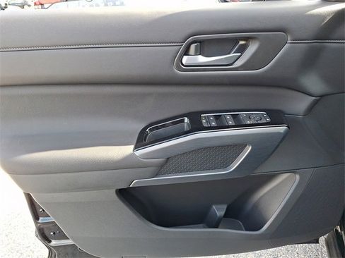 New 2025 Nissan Pathfinder SL w/ Black Appearance Package image 14