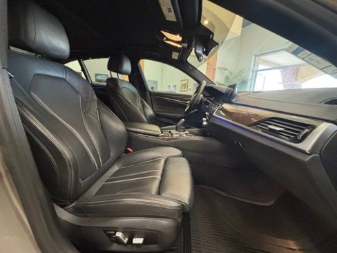 Used 2018 BMW 530i xDrive AWD/4WD image 7