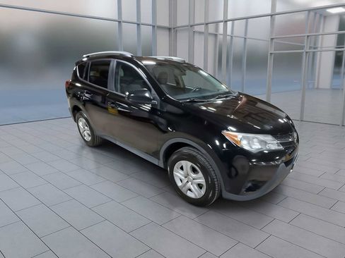 Used 2013 Toyota RAV4 LE image 2