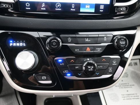 Used 2022 Chrysler Pacifica Touring-L FWD image 20