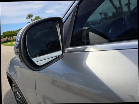 Used 2019 Mercedes-Benz GLC 300 w/ Premium Package image 17