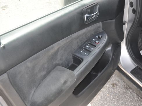 Used 2004 Honda Accord LX image 9