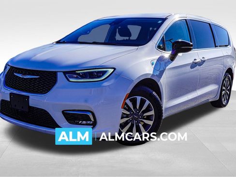 Used 2024 Chrysler Pacifica Select image 1