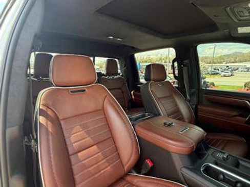 Used 2024 GMC Sierra 2500 Denali Ultimate image 9