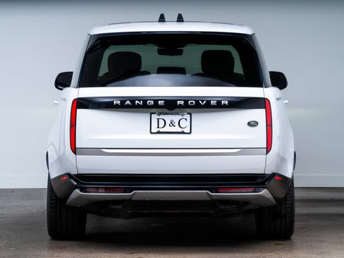 Used 2023 Land Rover Range Rover Autobiography AWD/4WD image 6