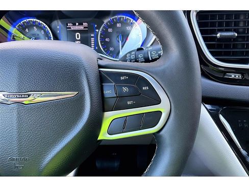 Certified 2024 Chrysler Voyager LX FWD image 12