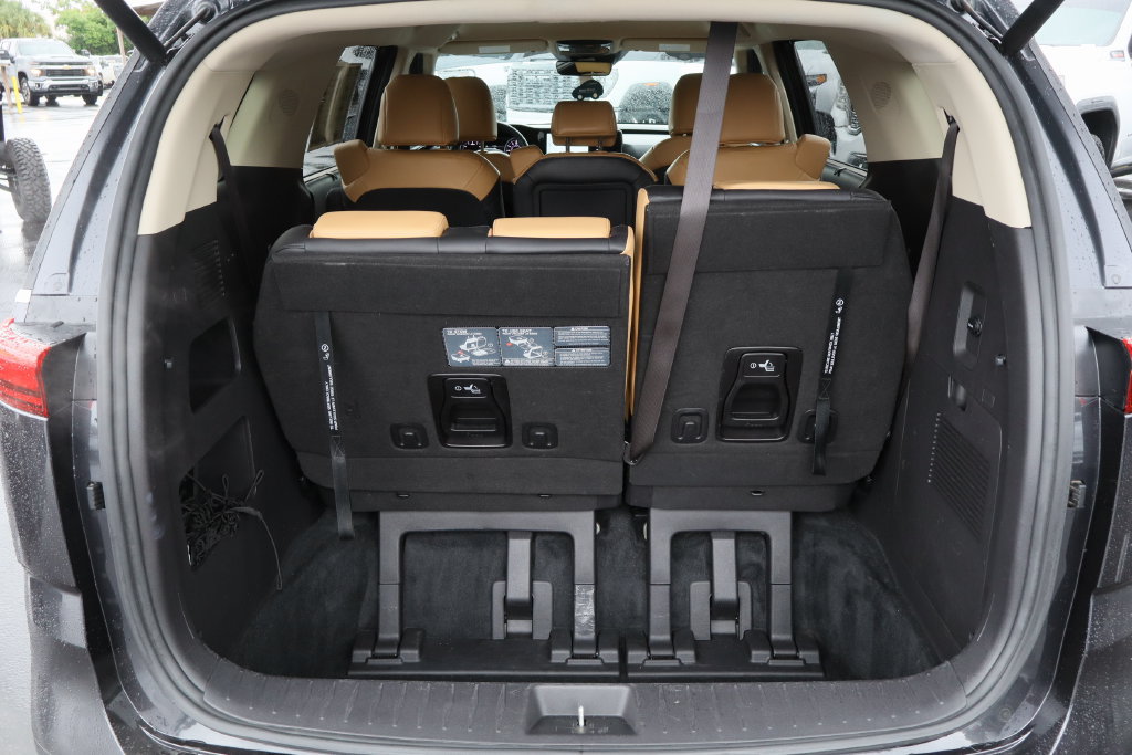 Used 2023 Kia Carnival EX FWD image 24