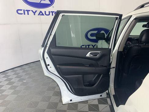 Used 2019 Nissan Pathfinder SL AWD/4WD image 29