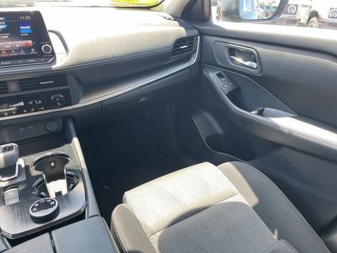 Used 2024 Nissan Rogue SV AWD/4WD image 13