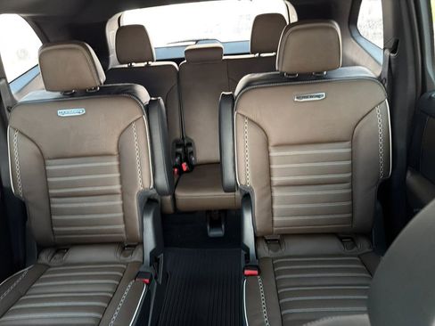 New 2026 GMC Acadia Denali Ultimate w/ LPO, Floor Liner Package AWD/4WD image 19