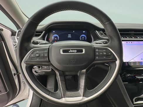 Used 2021 Jeep Grand Cherokee L Limited AWD/4WD image 15