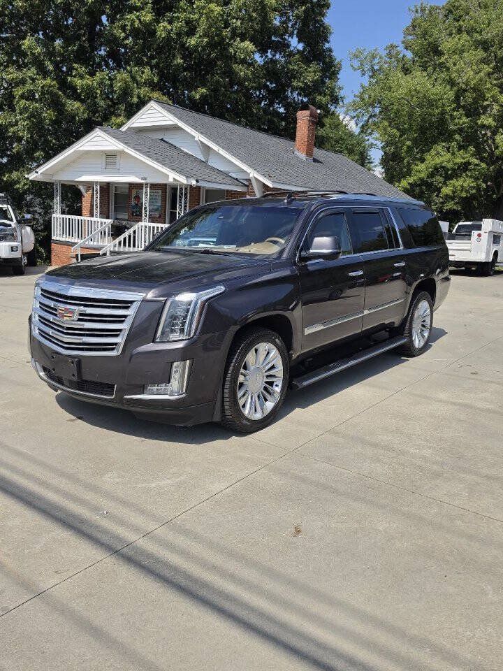 Used 2017 Cadillac Escalade ESV Platinum AWD/4WD image 2