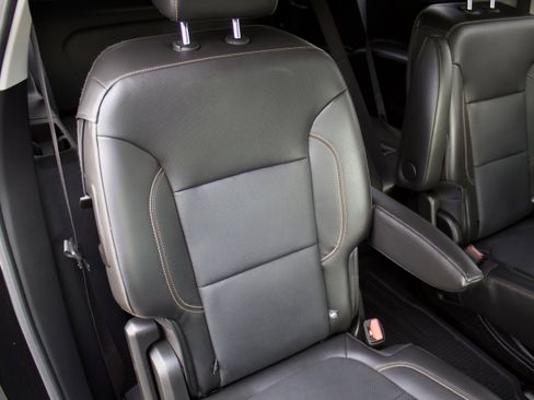 Used 2020 Chevrolet Traverse Premier image 36