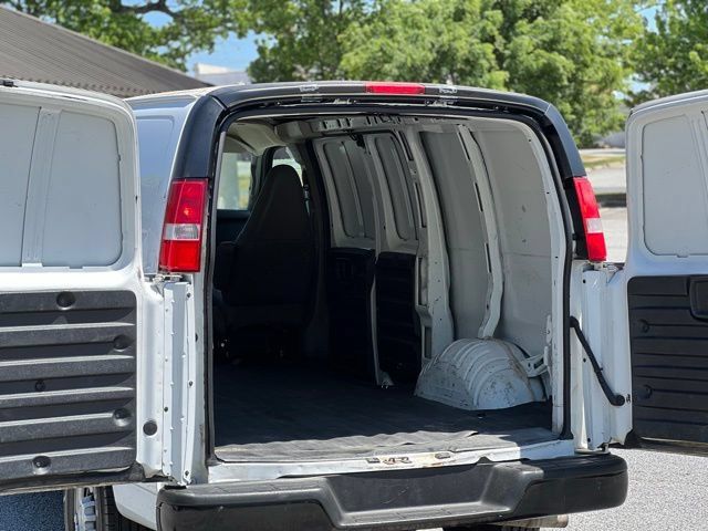 Used 2016 Chevrolet Express 2500 RWD image 24