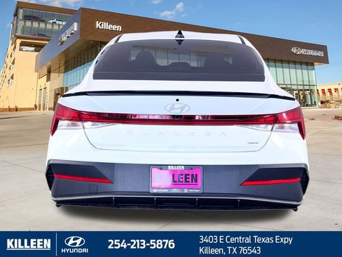 Used 2025 Hyundai Elantra SEL image 8