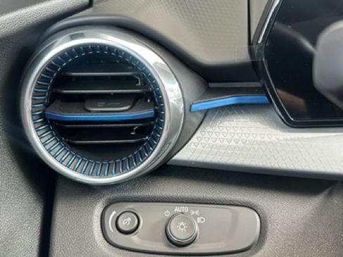 New 2026 Chevrolet Trax LT image 17