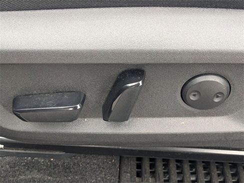 Used 2023 Nissan Rogue SV image 15