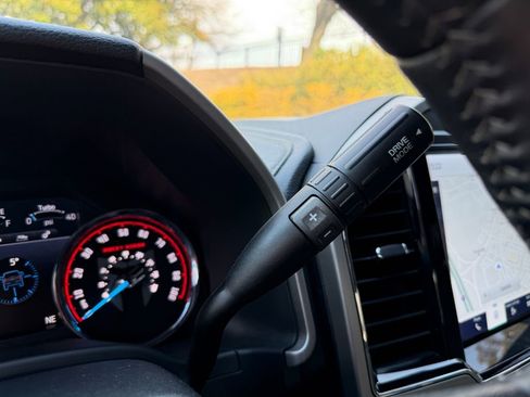 Used 2022 Ford F250 Lariat w/ Black Appearance Package image 22