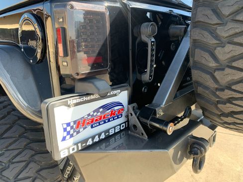 Used 2010 Jeep Wrangler Unlimited Rubicon w/ Dual Top Group image 27