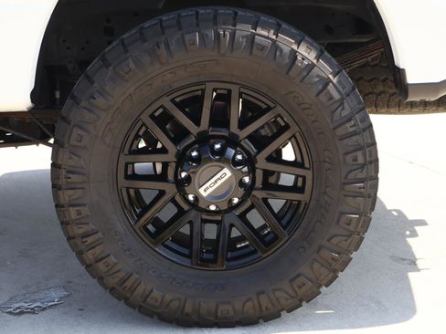 Used 2021 Ford F250 Platinum w/ FX4 Off-Road Package image 10