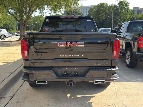 Used 2021 GMC Sierra 1500 Denali w/ Technology Package AWD/4WD image 7