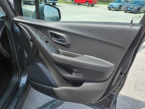 Used 2020 Chevrolet Trax LS w/ Tint and Cruise Package FWD image 30