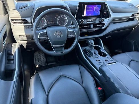 Certified 2024 Toyota Highlander XLE AWD/4WD image 33