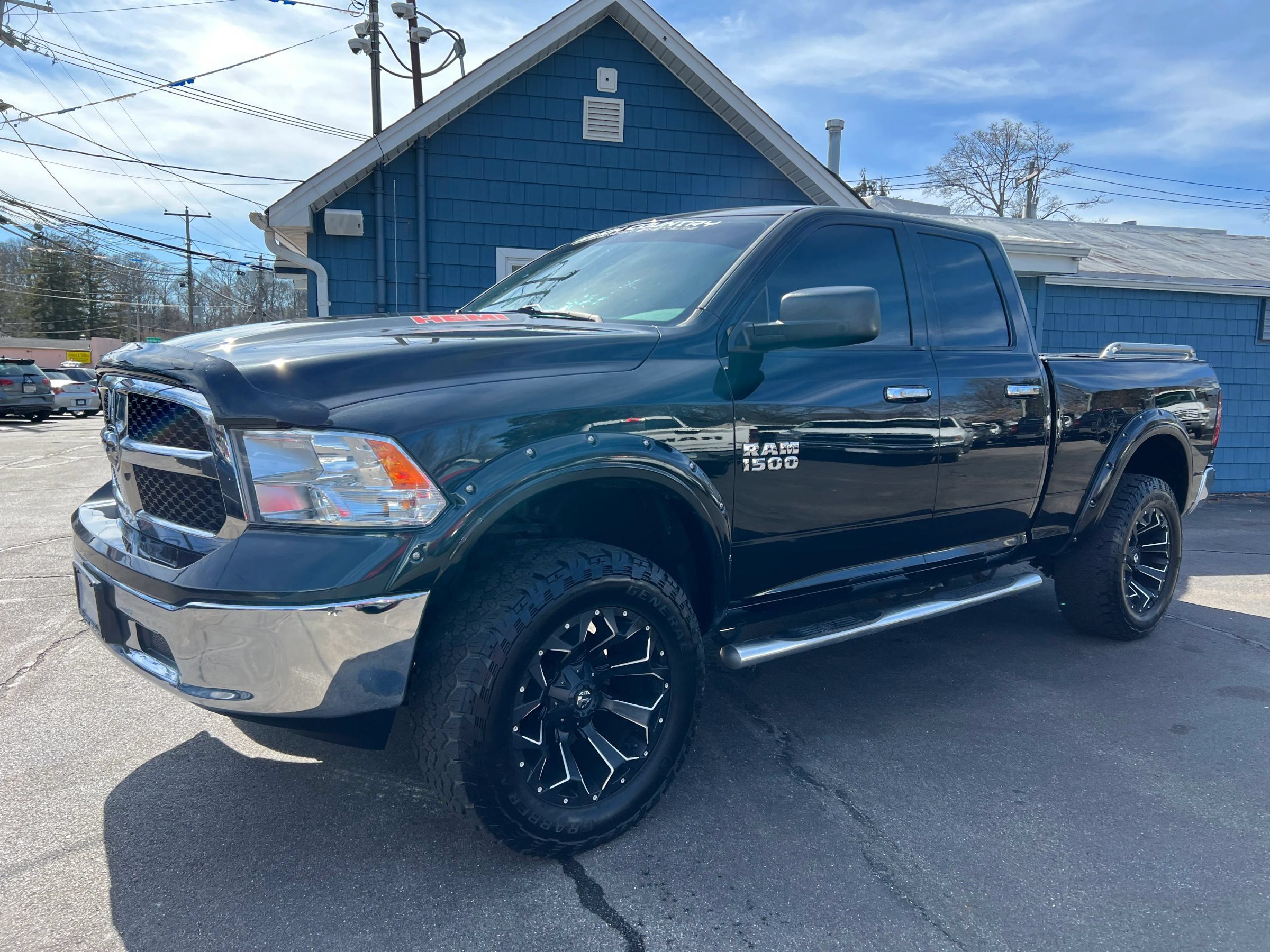 Used 2017 RAM 1500 Classic SLT AWD/4WD image 2