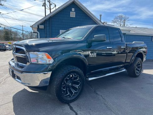 Used 2017 RAM 1500 Classic SLT AWD/4WD image 2