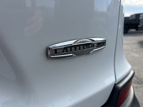 Used 2021 Jeep Cherokee Latitude Lux w/ Comfort/Convenience Group image 10