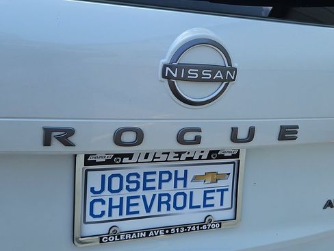 Used 2025 Nissan Rogue SV AWD/4WD image 9