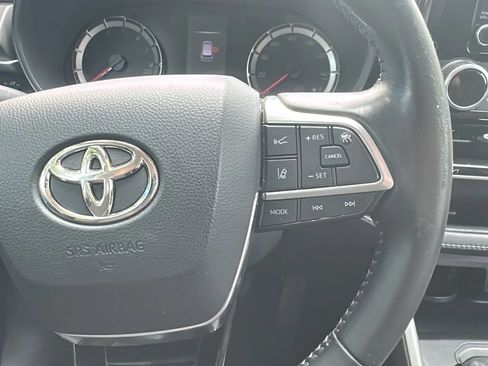Used 2021 Toyota Highlander LE FWD image 36