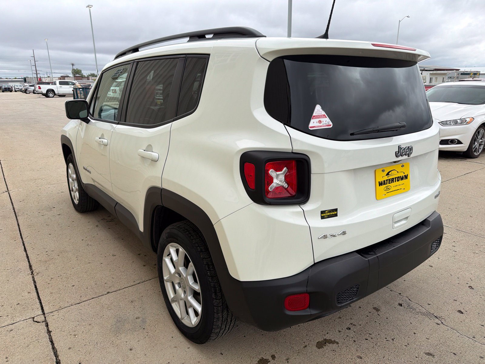 Used 2021 Jeep Renegade Latitude AWD/4WD image 5