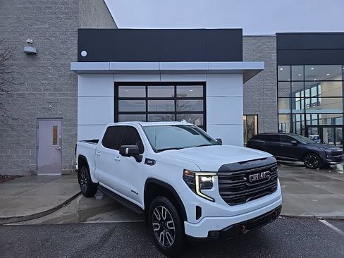 Used 2025 GMC Sierra 1500 AT4 w/ AT4 Premium Package AWD/4WD image 4