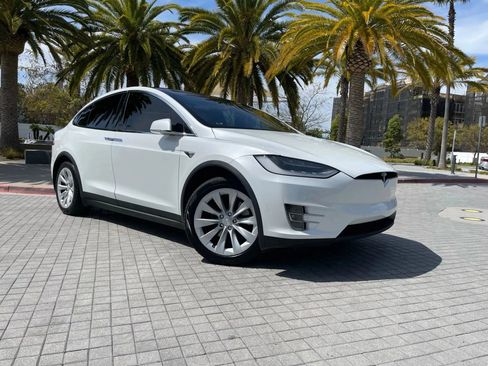 Used 2018 Tesla Model X 100D AWD/4WD image 4