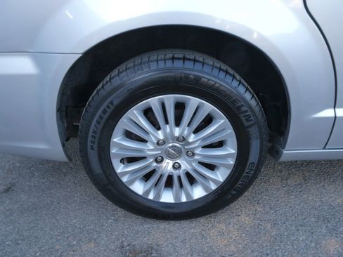 Used 2011 Chrysler Town & Country Touring-L w/ Entertainment Group #2 image 33