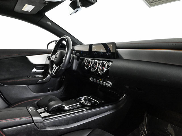 Used 2023 Mercedes-Benz CLA 250 4MATIC image 23