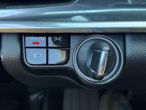 Used 2019 Porsche Panamera RWD image 17