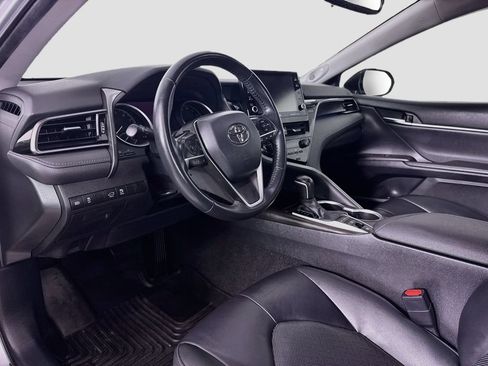 Used 2021 Toyota Camry XLE w/ Navigation Package FWD image 9