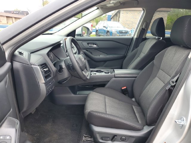 Used 2025 Nissan Rogue SV AWD/4WD image 13