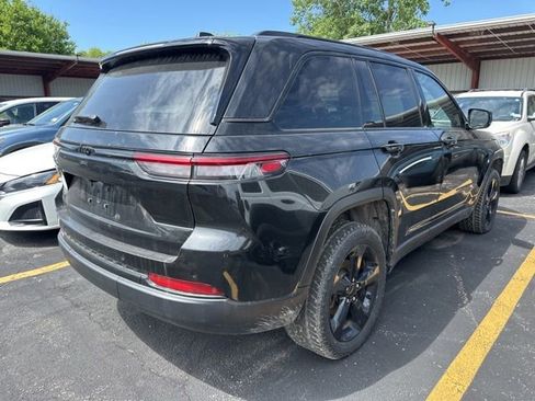Used 2023 Jeep Grand Cherokee Altitude AWD/4WD image 8