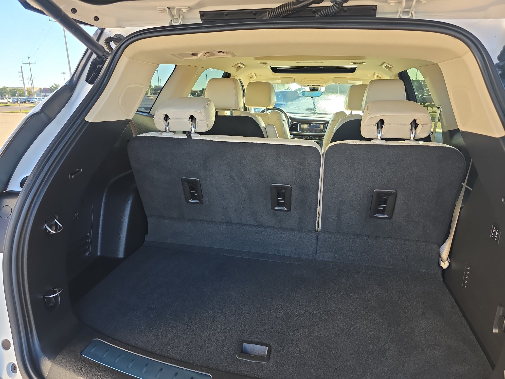 Used 2022 Buick Enclave Premium w/ Experience Buick Package FWD image 19