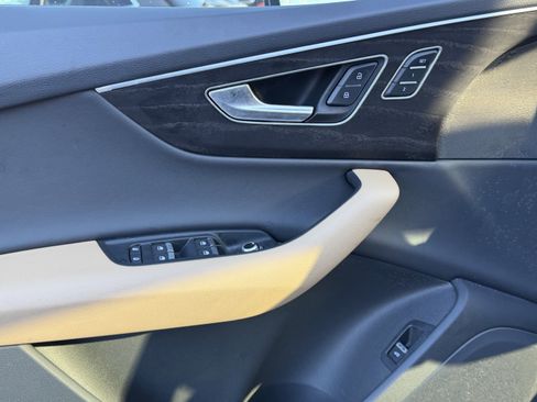 Used 2025 Audi Q7 2.0T Premium w/ Convenience Package image 11