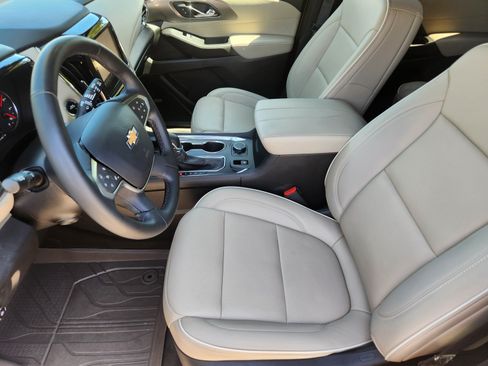 Used 2023 Chevrolet Traverse Premier FWD image 10