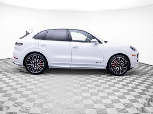 Used 2026 Porsche Cayenne GTS AWD/4WD image 6