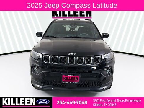 Used 2025 Jeep Compass Latitude AWD/4WD image 2