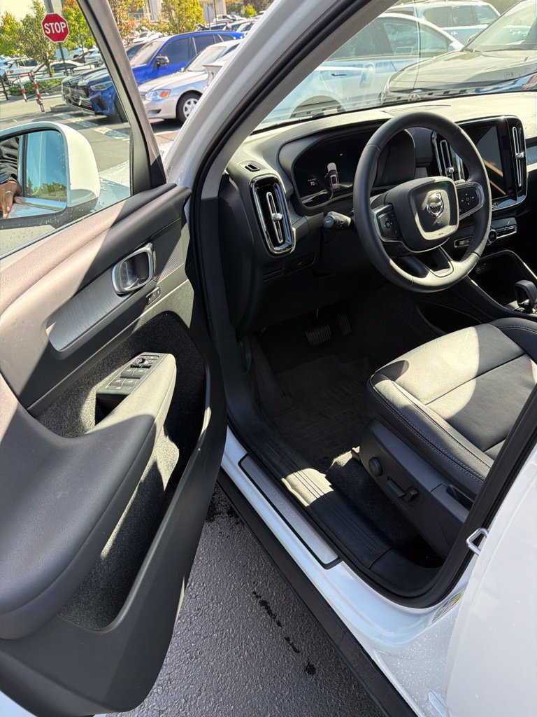 Certified 2024 Volvo XC40 B5 Core AWD/4WD image 11